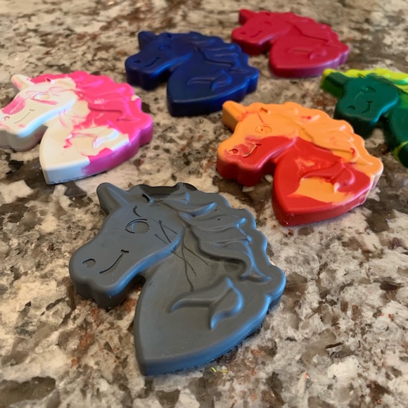 Unicorn shaped crayons 🖍 - Picture 2 of 2